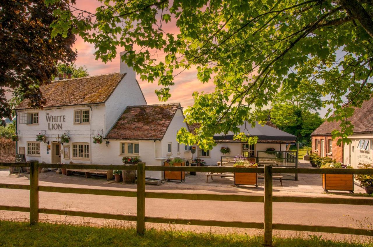 The White Lion, Soberton Hotel Exterior photo