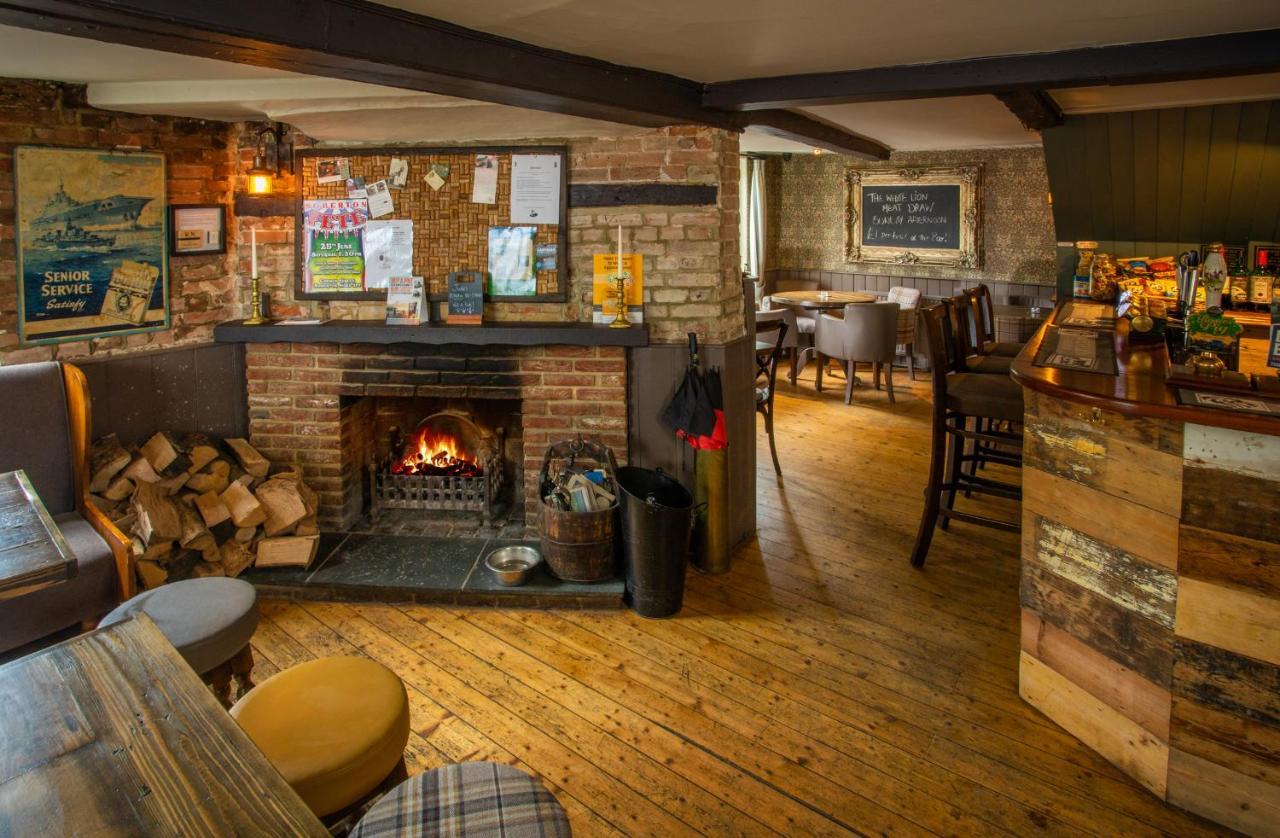 The White Lion, Soberton Hotel Exterior photo