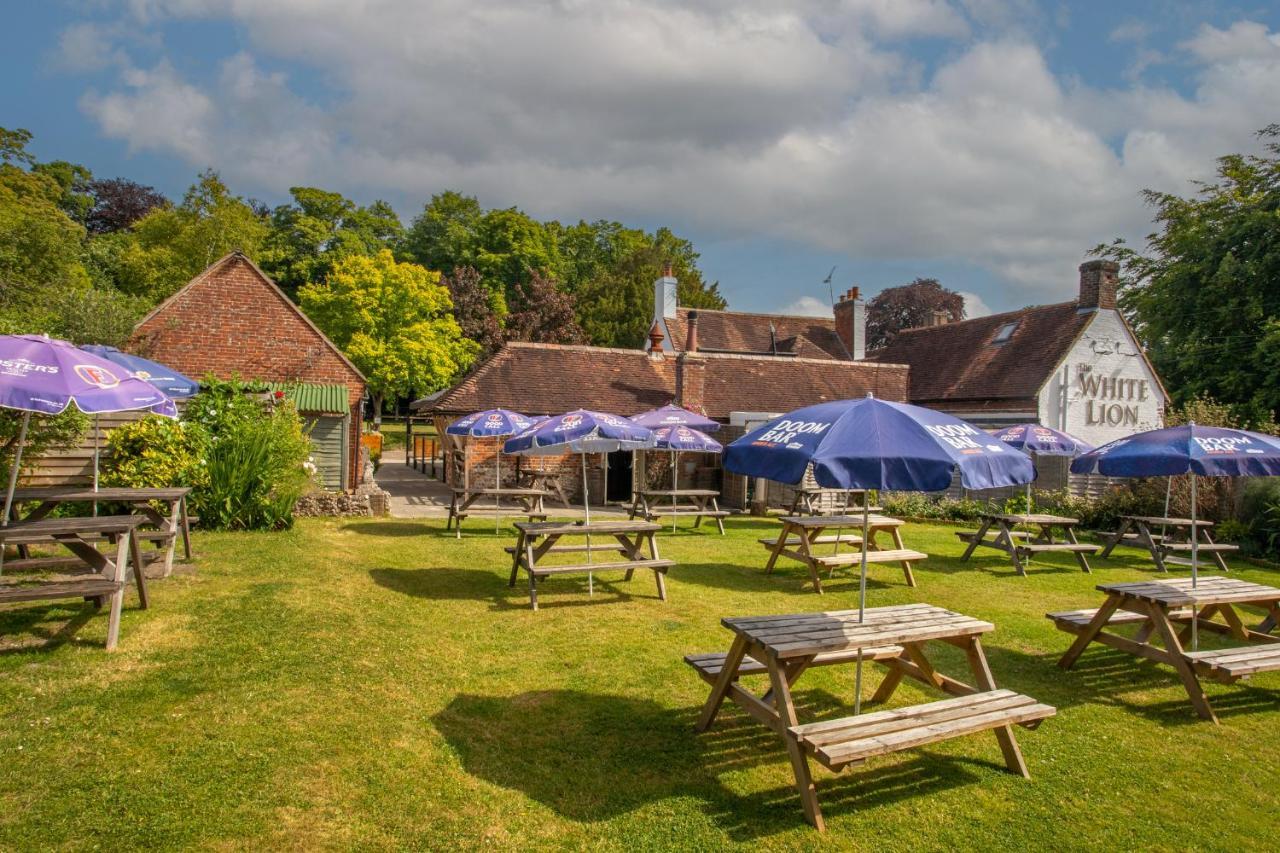 The White Lion, Soberton Hotel Exterior photo