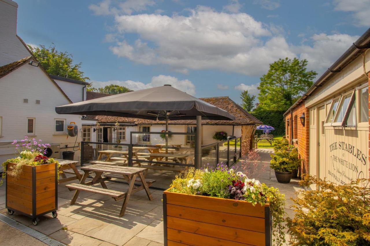 The White Lion, Soberton Hotel Exterior photo