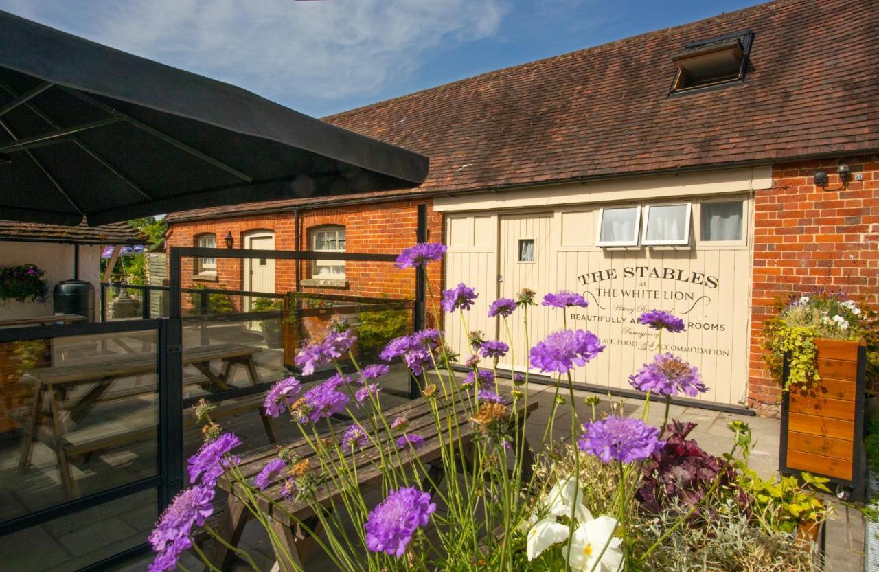 The White Lion, Soberton Hotel Exterior photo