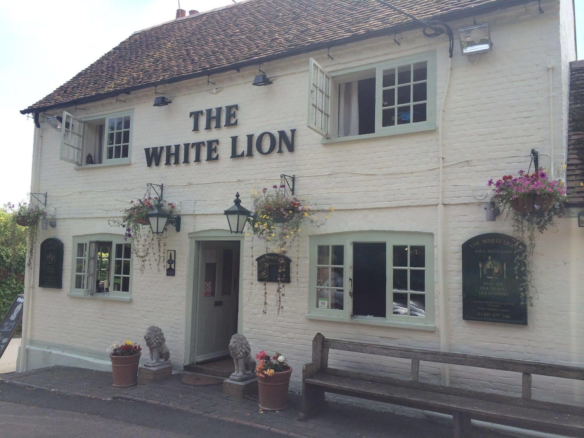 The White Lion, Soberton Hotel Exterior photo